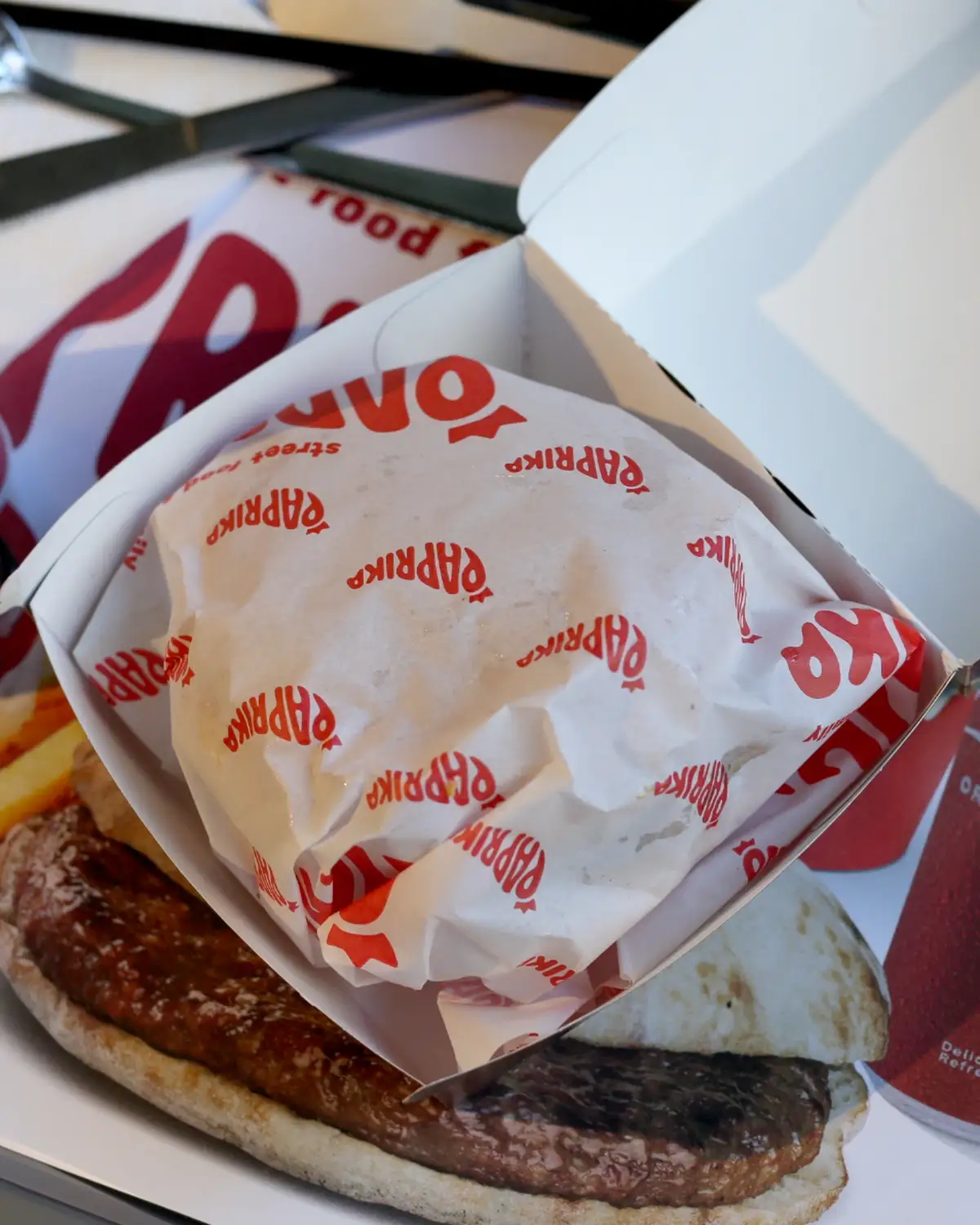 Biggy burger sa duplom junećom pljeskavicom i čedar sirom, Paprika, Omladinskih brigada