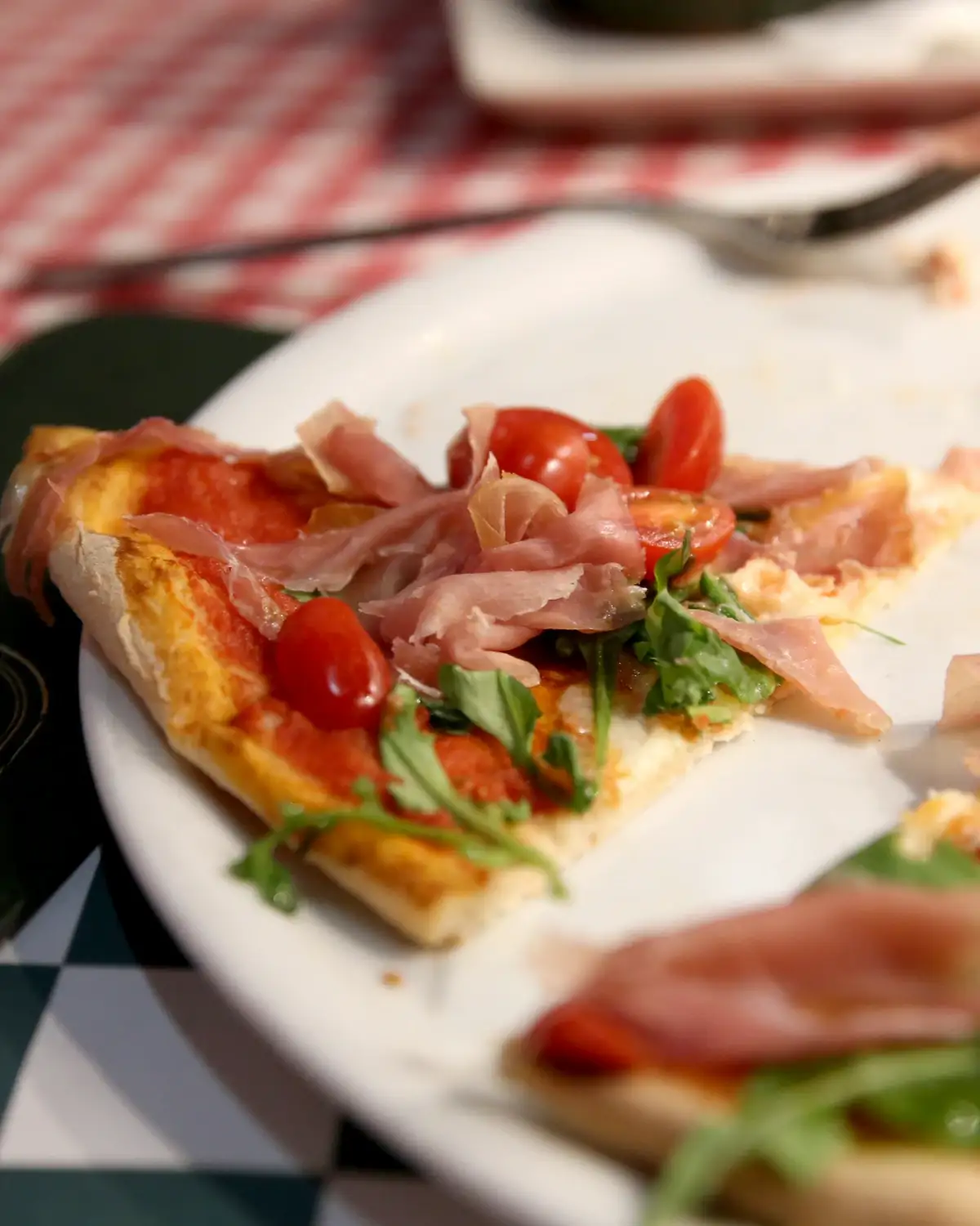 Parče Gustosa pice sa pršutom i čeri paradajzom, Pizza Fabrika Vračar