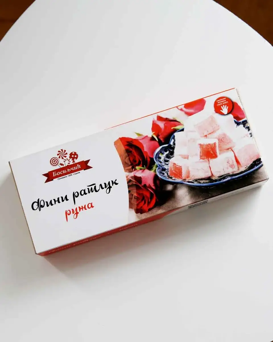 Kutija Bosiljčić fini ratluk od ruže na belom stolu