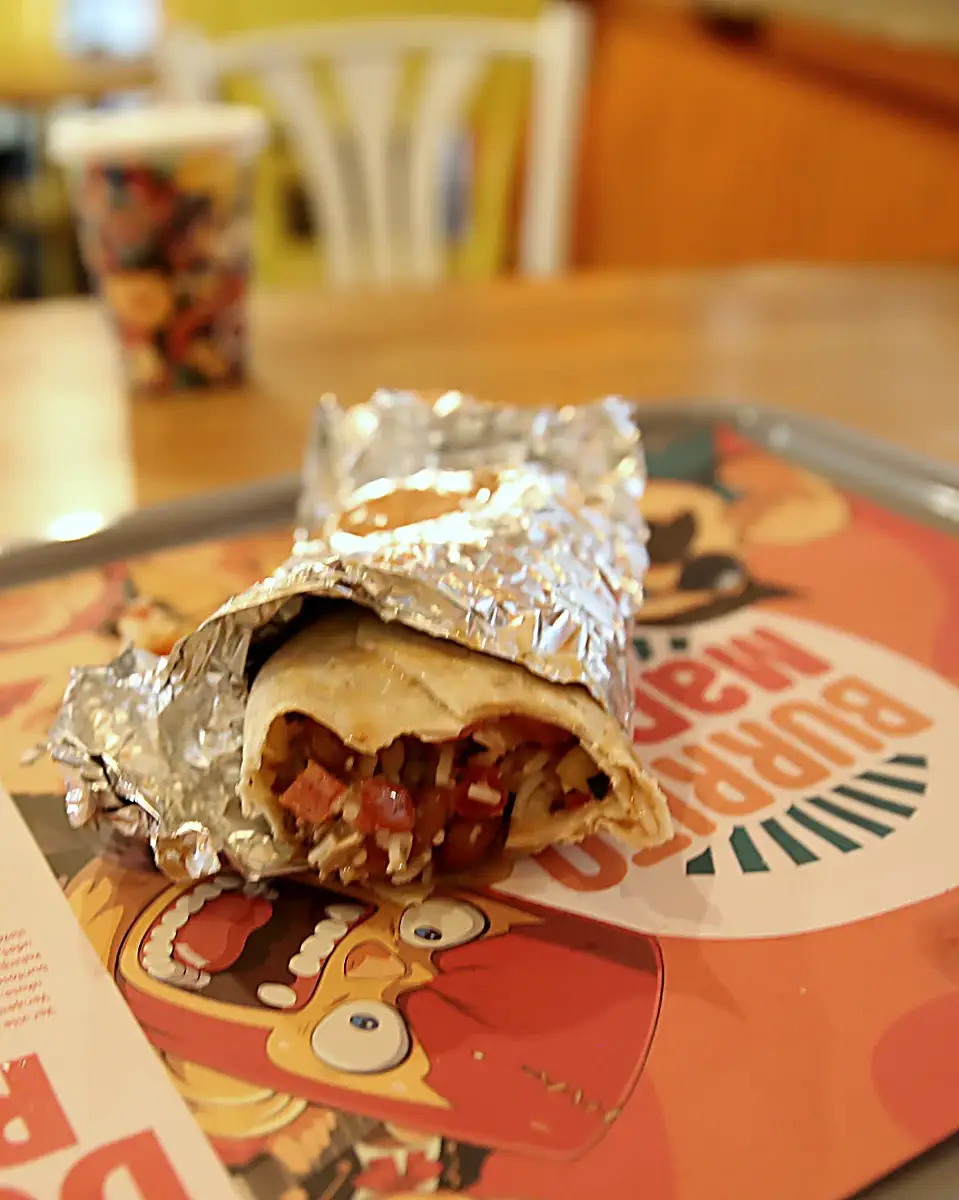 Steak Burrito prelivan salsom pre zatvaranja, Burrito Madre Terazije