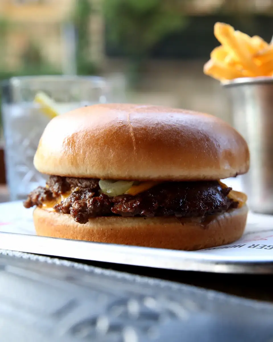 Super Smash Triple burger sa tri sloja mesa i čedarom, Burger House Bros